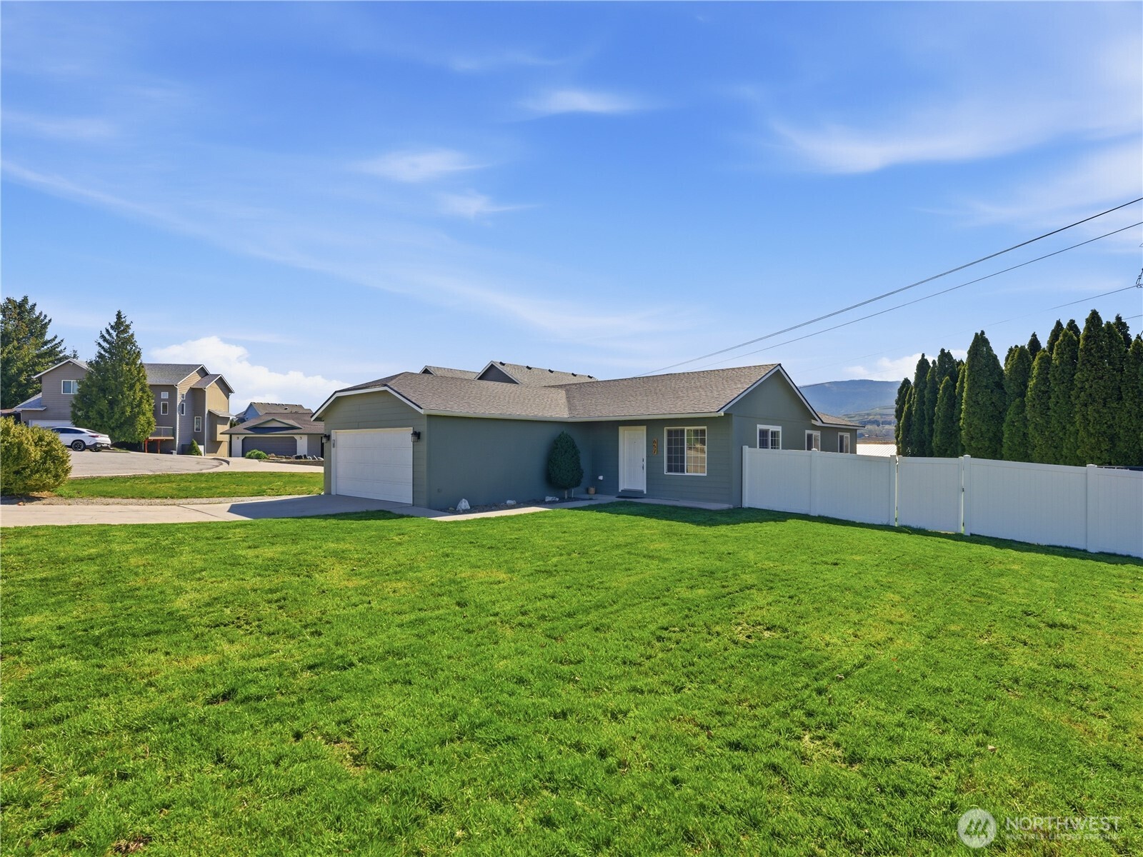 657 S Lawler Avenue , East Wenatchee, WA 98802
