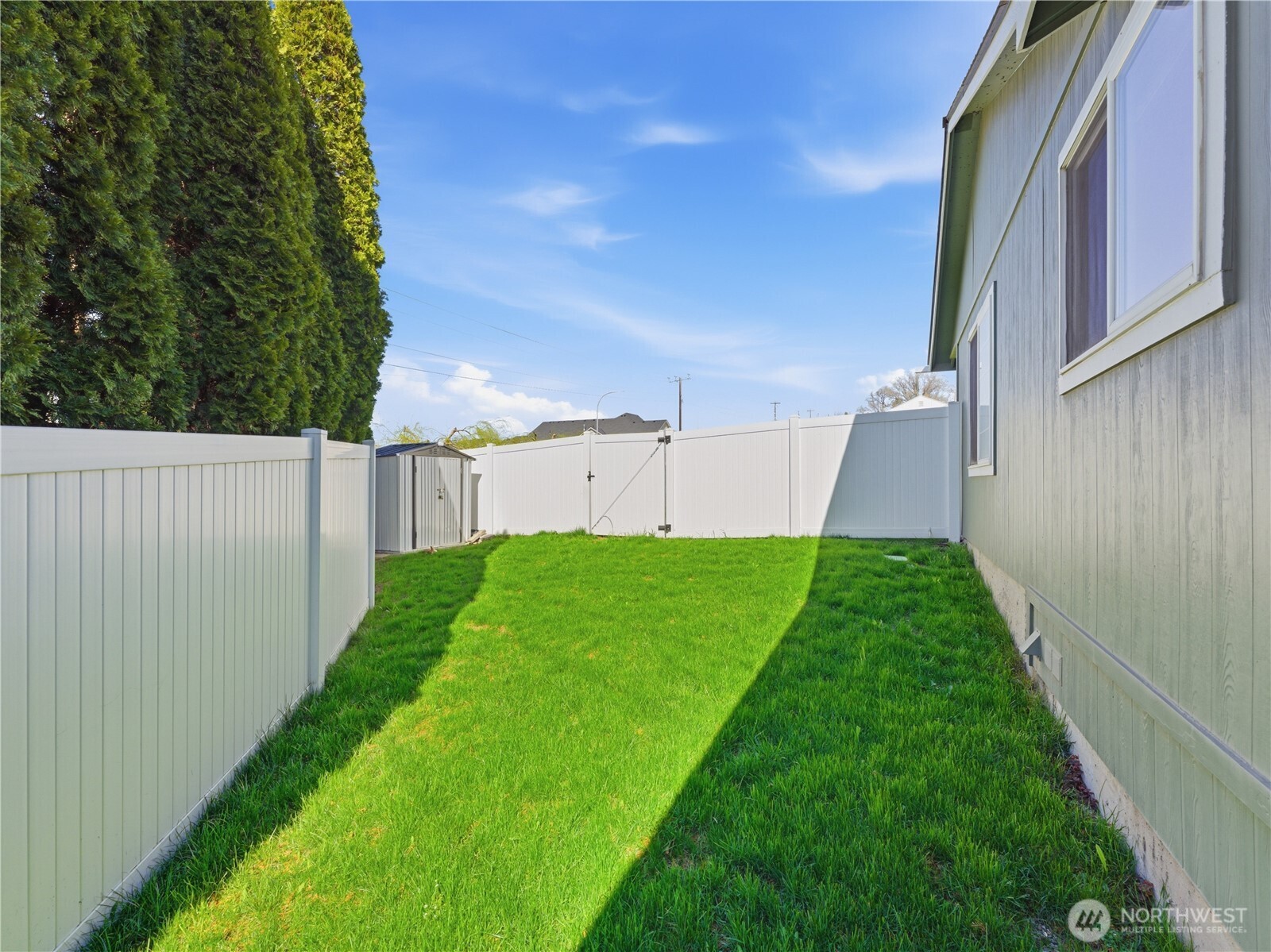 657 S Lawler Avenue , East Wenatchee, WA 98802