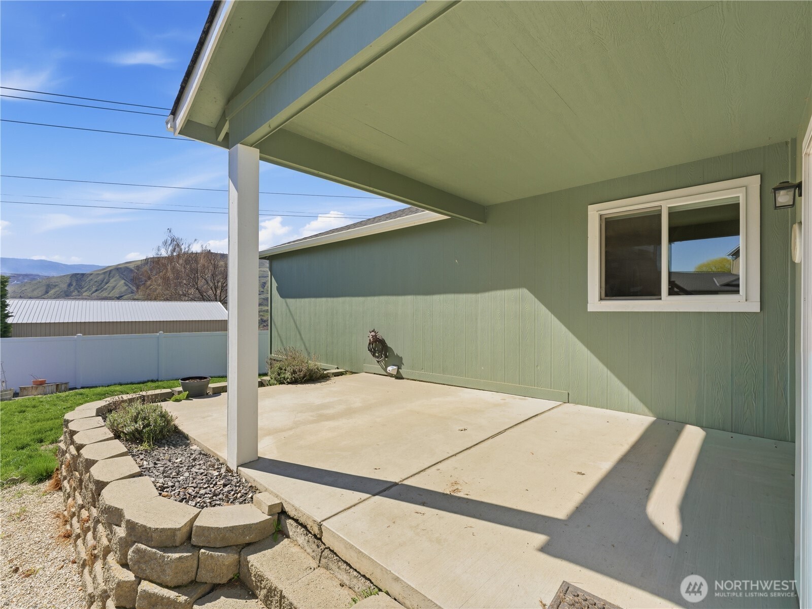 657 S Lawler Avenue , East Wenatchee, WA 98802
