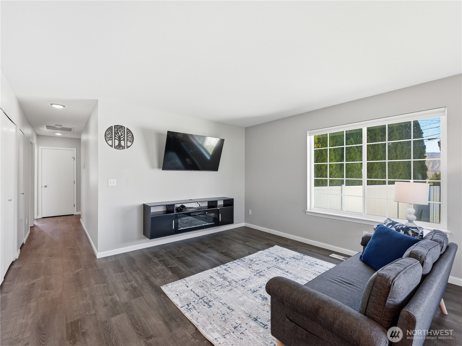 657 S Lawler Avenue , East Wenatchee, WA 98802