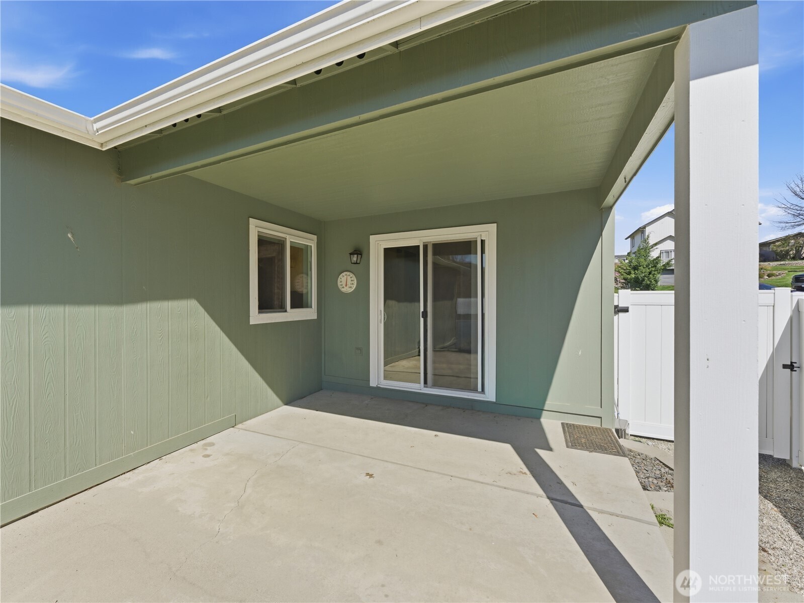 657 S Lawler Avenue , East Wenatchee, WA 98802