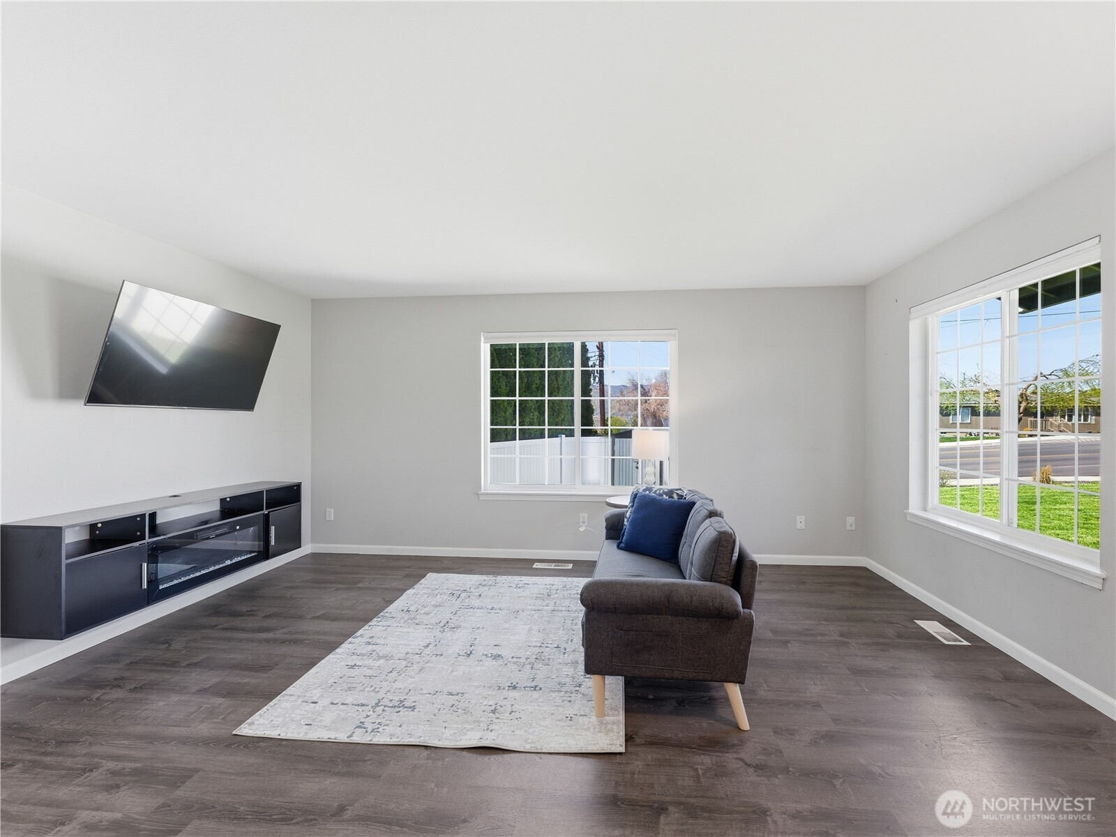 657 S Lawler Avenue , East Wenatchee, WA 98802