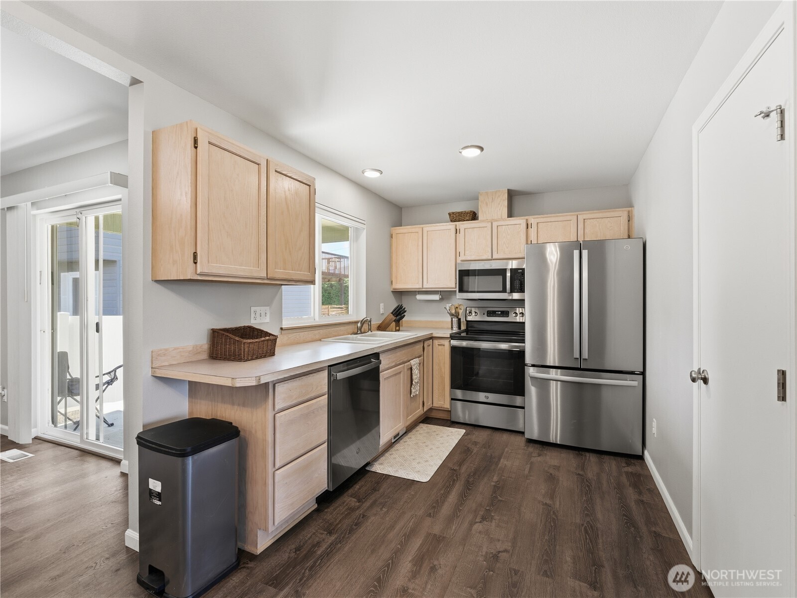 657 S Lawler Avenue , East Wenatchee, WA 98802