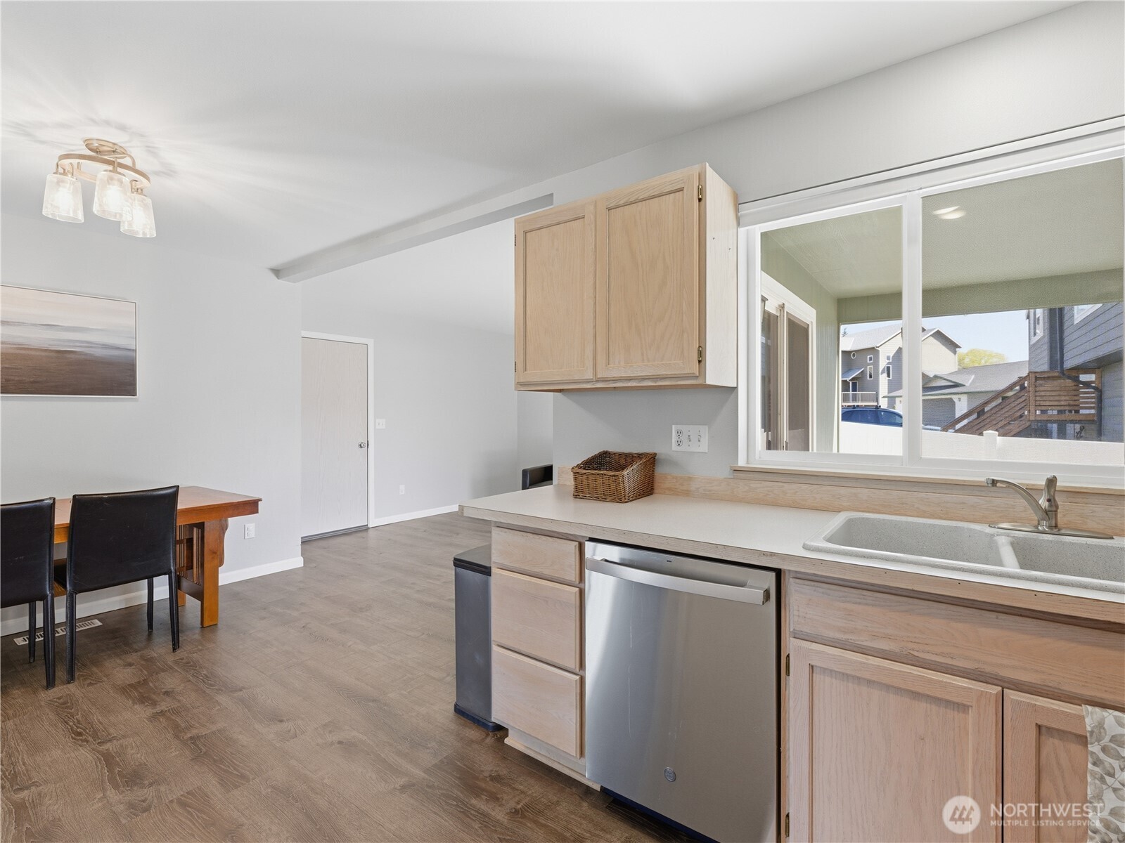 657 S Lawler Avenue , East Wenatchee, WA 98802