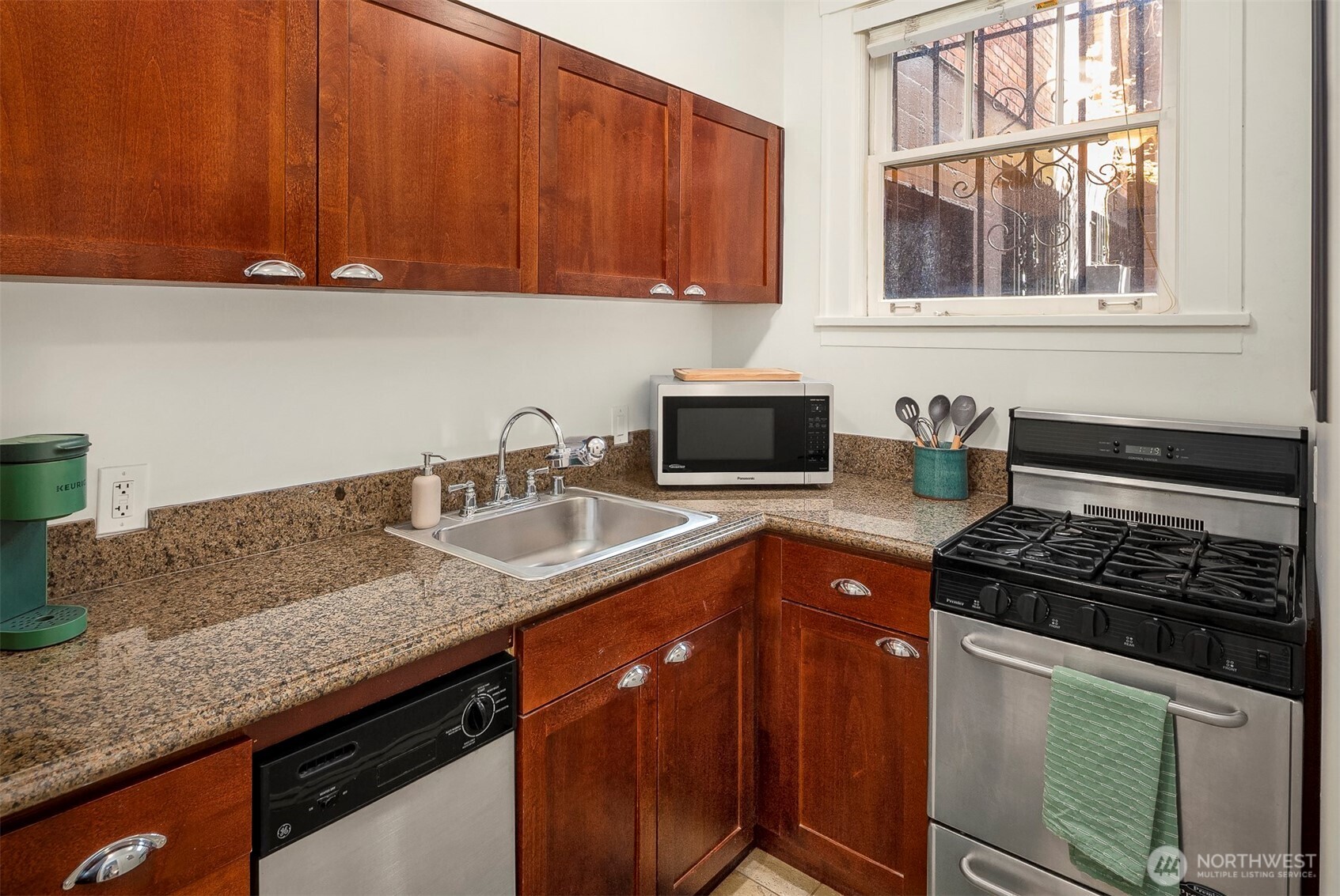 2132 5th Avenue #008, Seattle, WA 98121