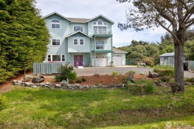 272 Sand Dune Avenue NW, Ocean Shores, WA 98569
