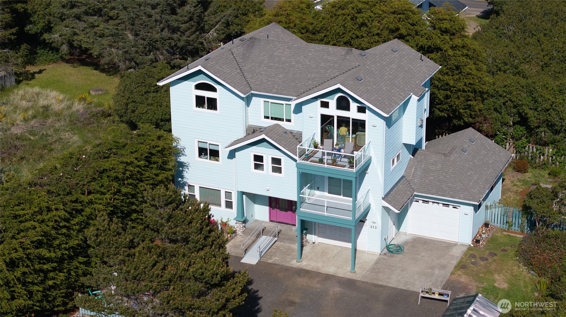 272 Sand Dune Avenue NW, Ocean Shores, WA 98569