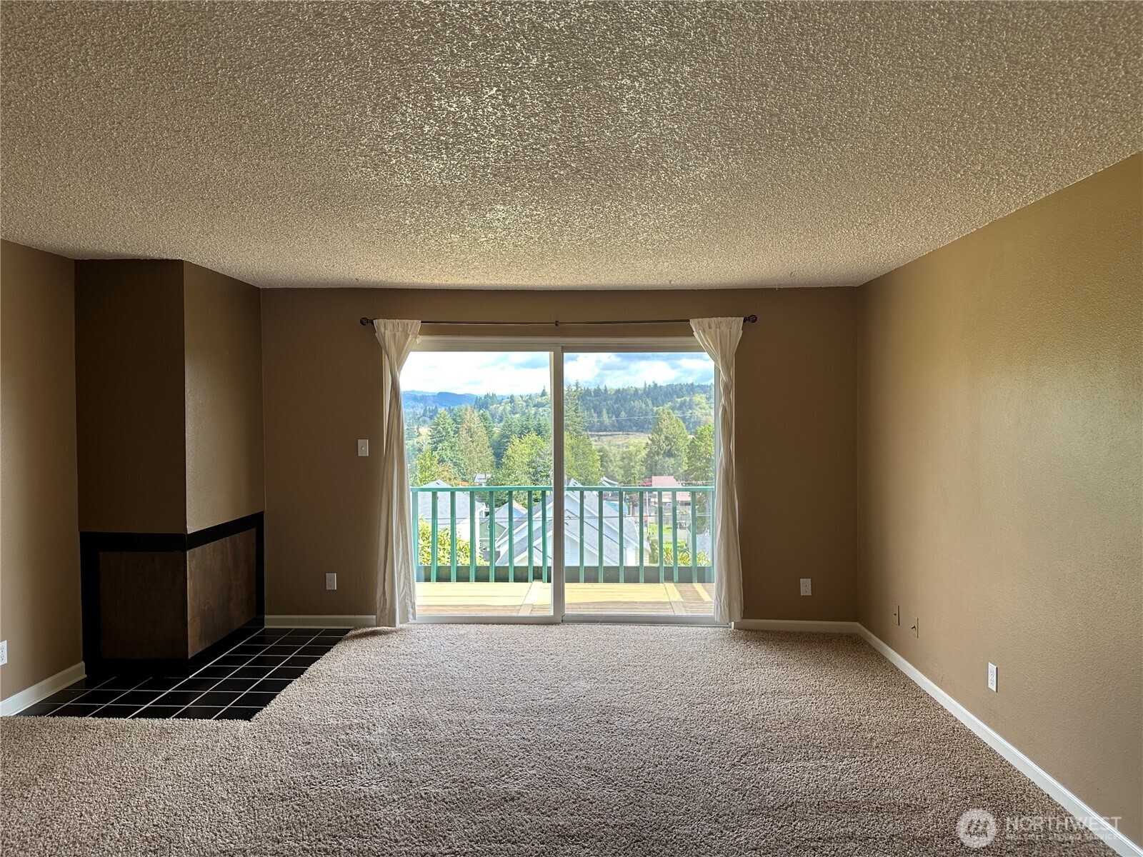 910 Barnhart Street , Raymond, WA 98577