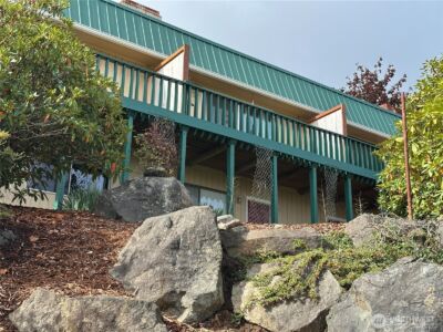 910 Barnhart Street , Raymond, WA 98577 - Photo 2