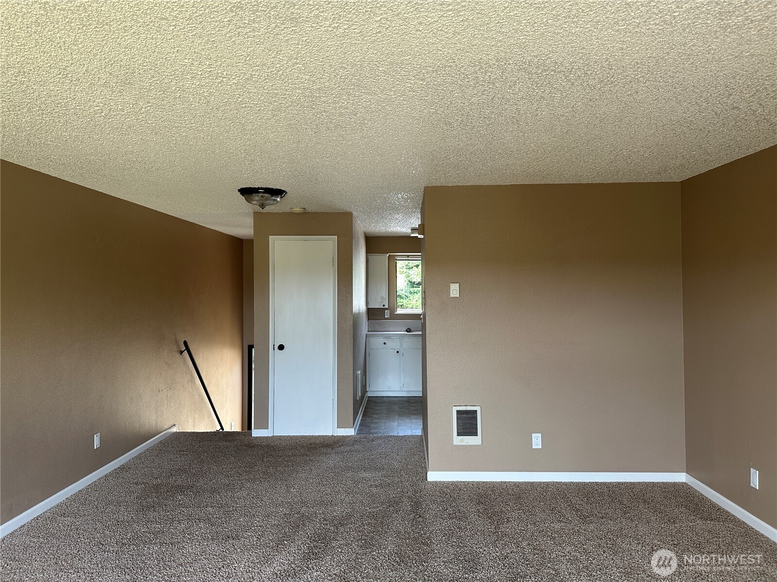 910 Barnhart Street , Raymond, WA 98577