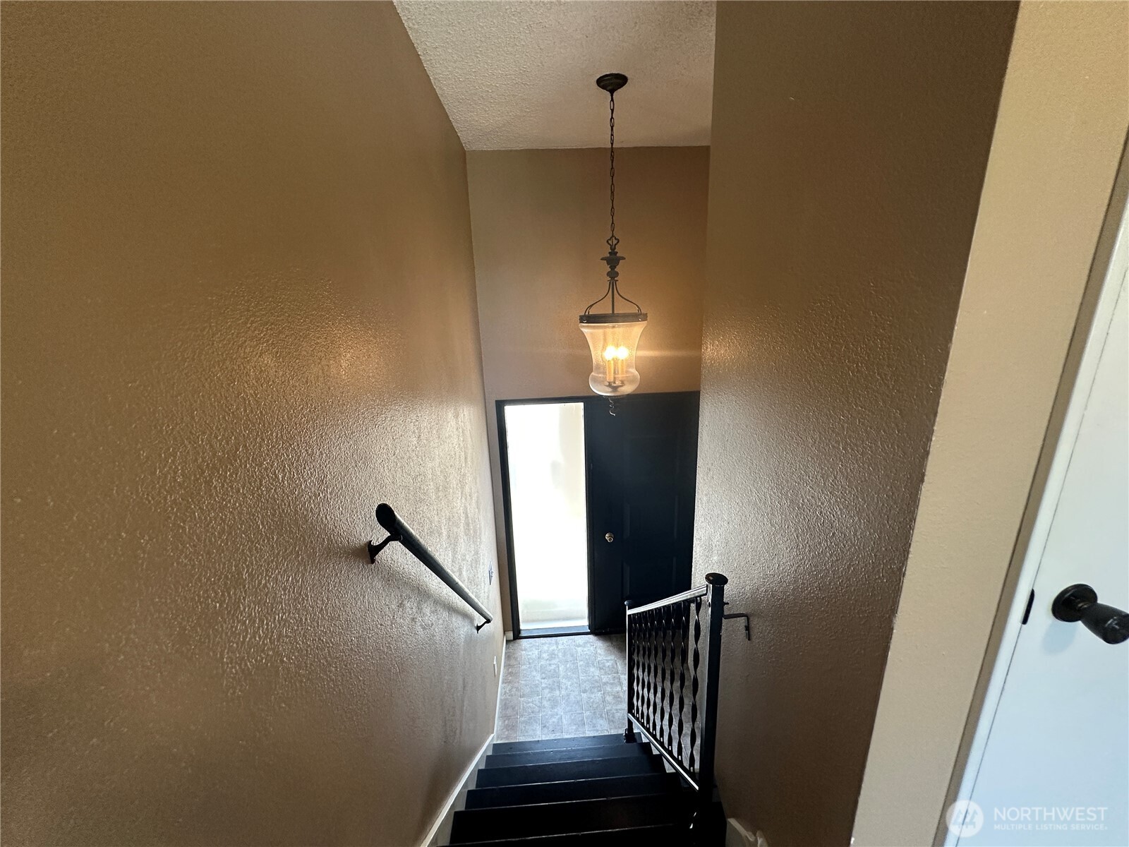 910 Barnhart Street , Raymond, WA 98577