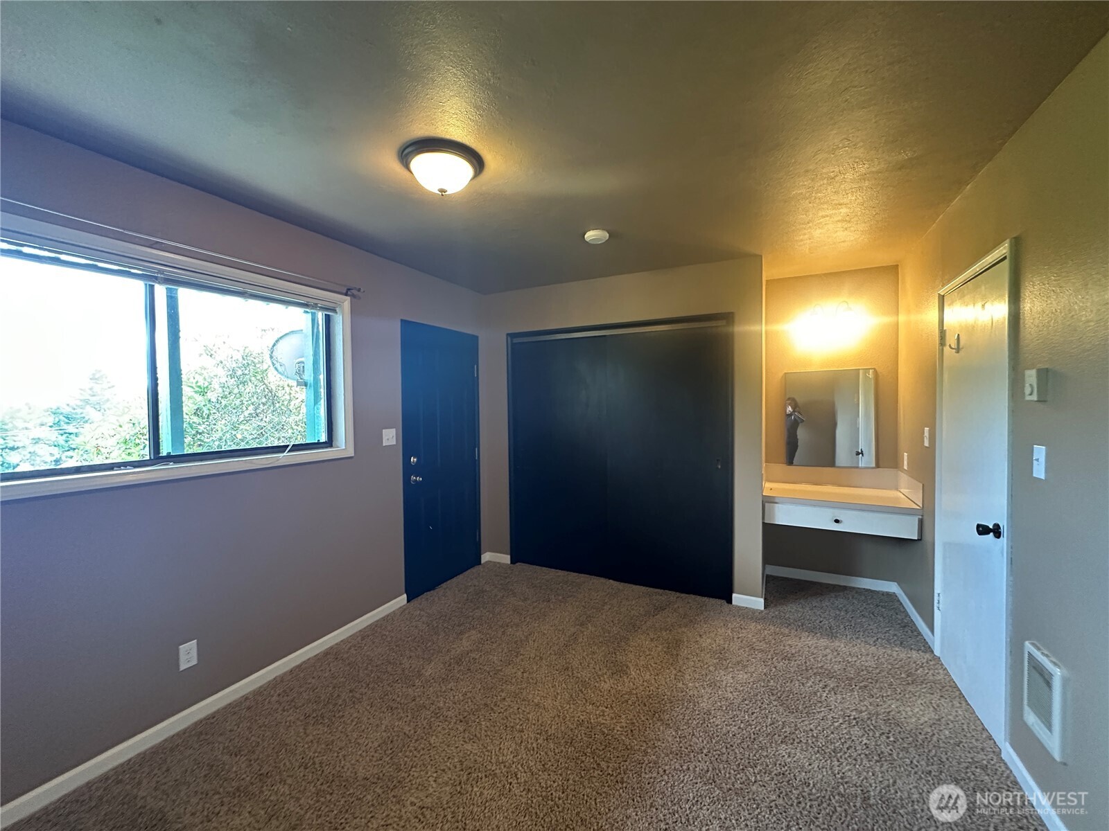 910 Barnhart Street , Raymond, WA 98577