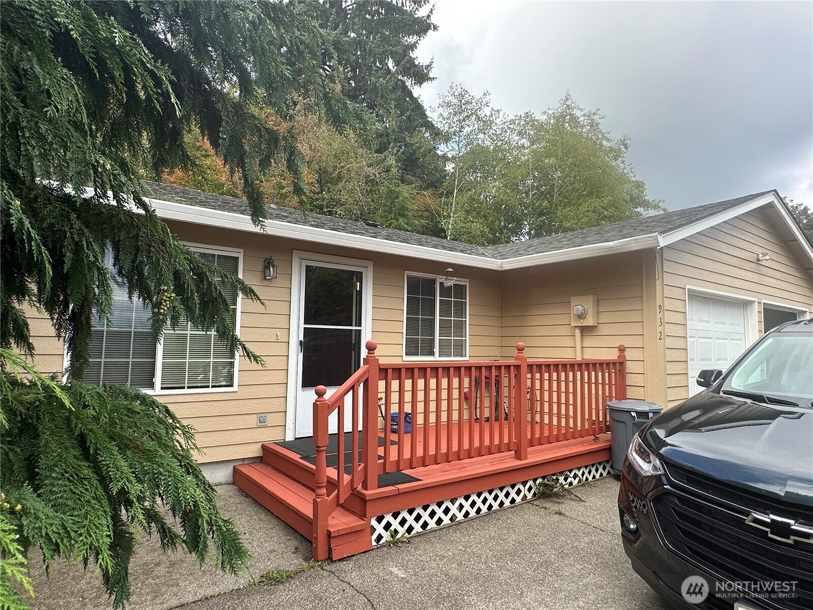 910 Barnhart Street , Raymond, WA 98577