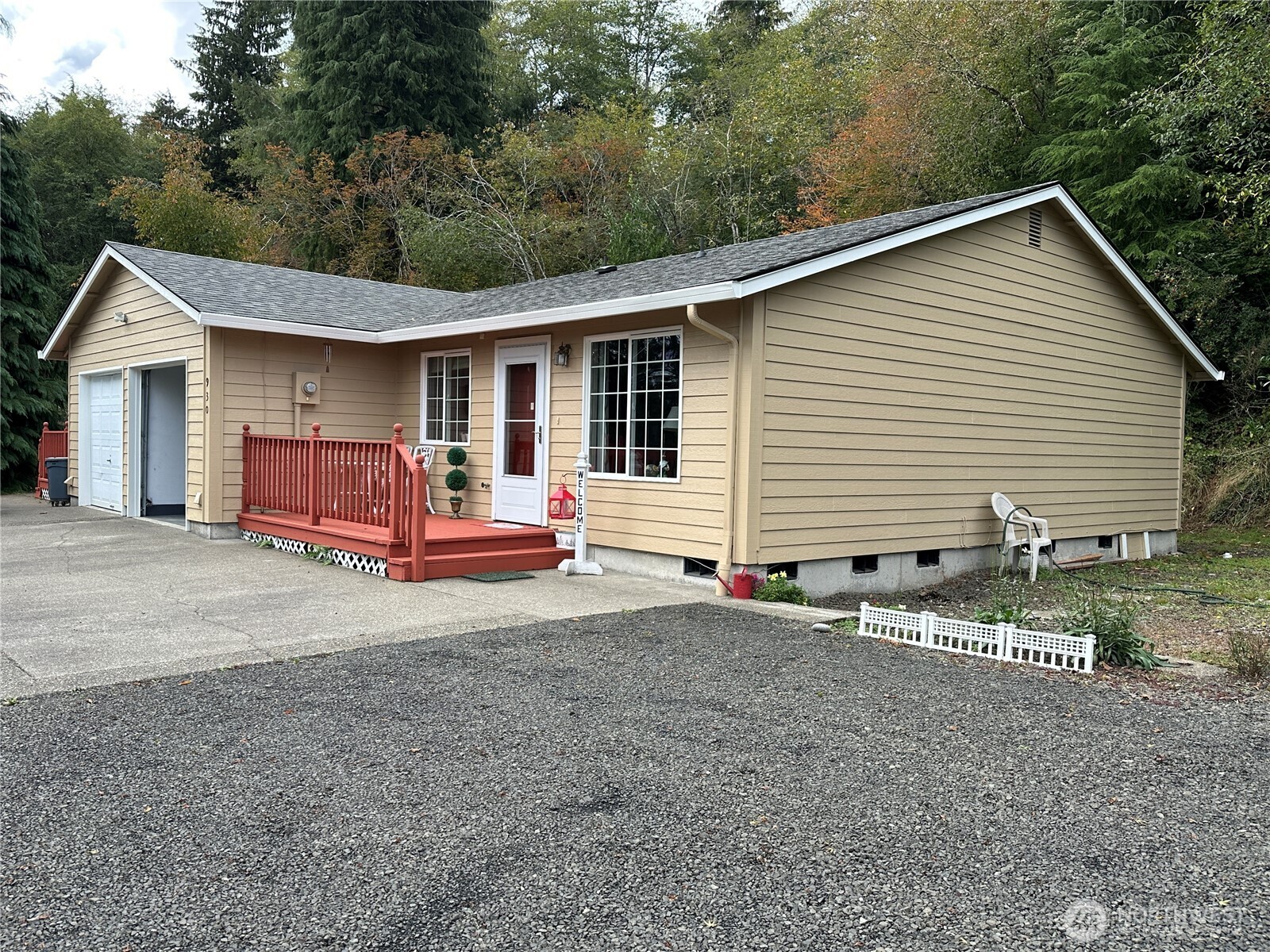 910 Barnhart Street , Raymond, WA 98577