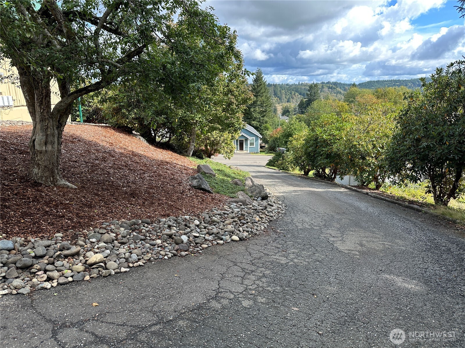 910 Barnhart Street , Raymond, WA 98577