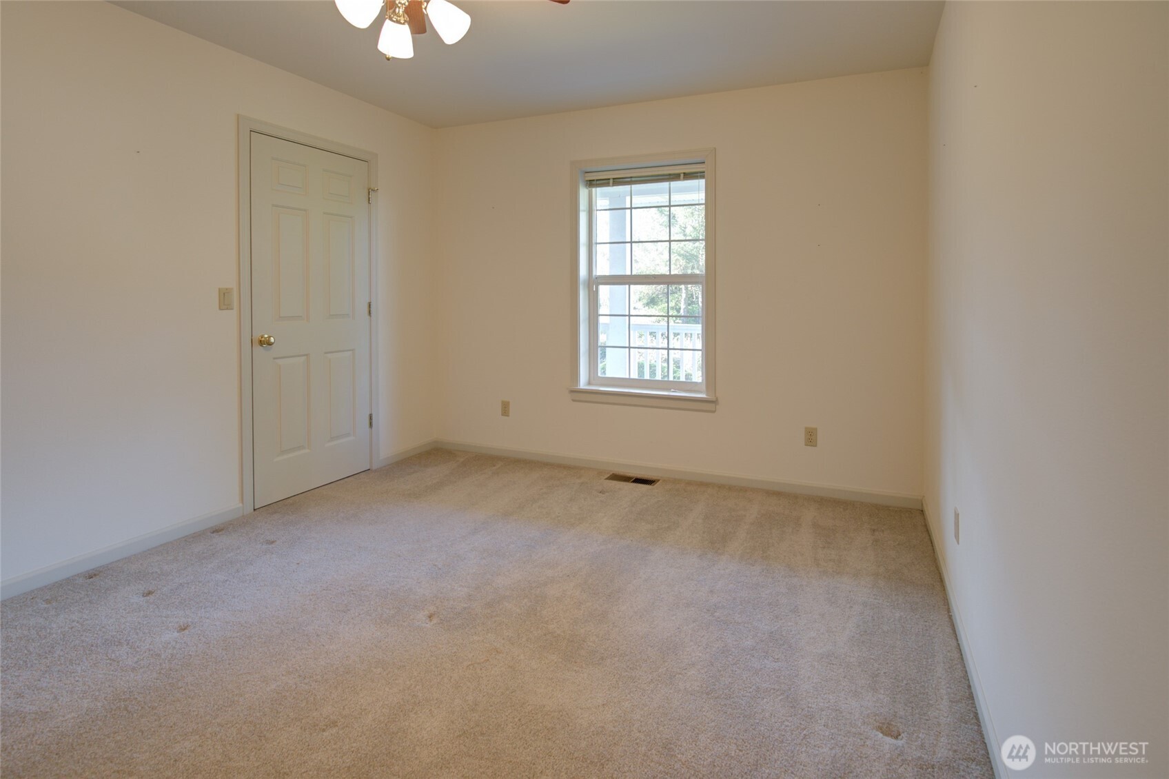 646 Woodland Loop NE, Ocean Shores, WA 98569