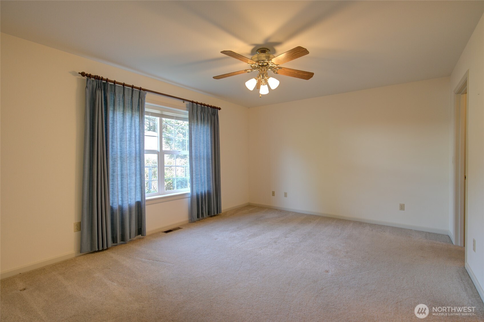 646 Woodland Loop NE, Ocean Shores, WA 98569