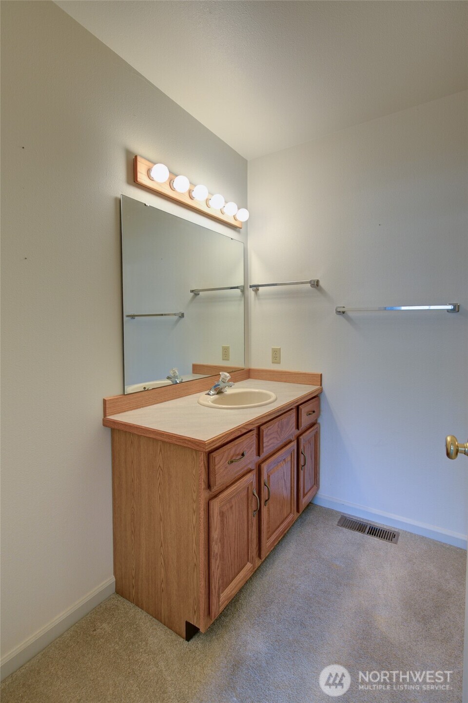 646 Woodland Loop NE, Ocean Shores, WA 98569