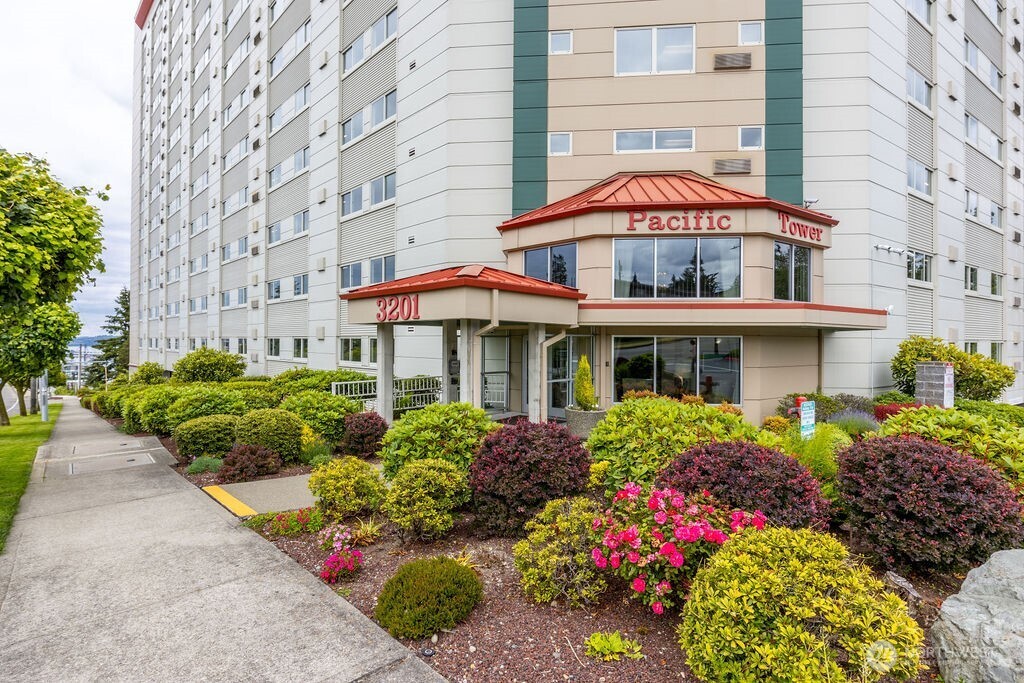 3201 Pacific Avenue #907, Tacoma, WA 98418