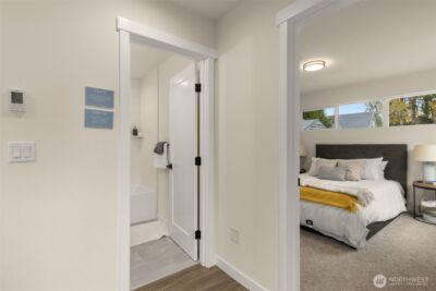 10306 E Midvale Avenue N, Seattle, WA 98133 - Photo 16