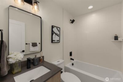 10306 E Midvale Avenue N, Seattle, WA 98133 - Photo 17