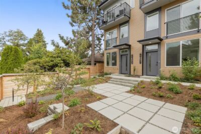 10306 E Midvale Avenue N, Seattle, WA 98133 - Photo 1