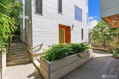 3642 A Interlake Avenue N, Seattle, WA 98103 - Photo 2