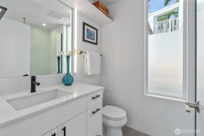 3642 A Interlake Avenue N, Seattle, WA 98103 - Photo 23