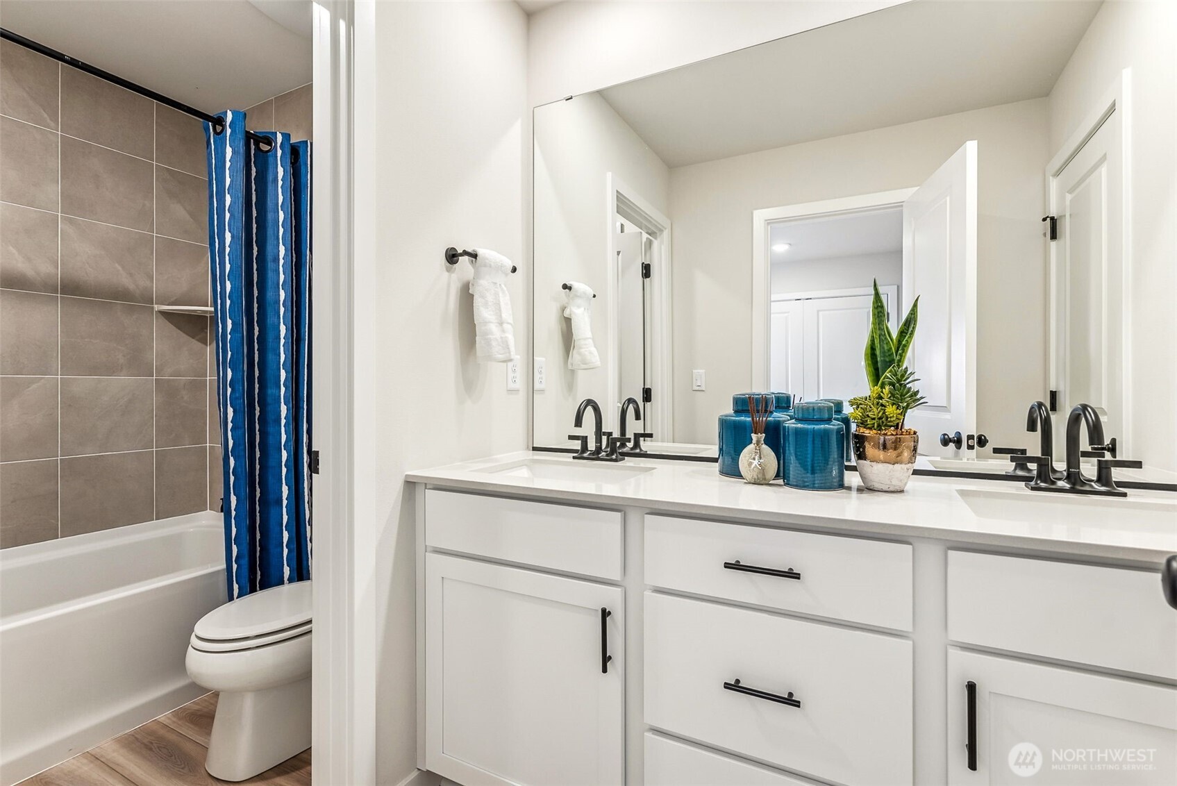 2028 NE Norseman Way , Poulsbo, WA 98370