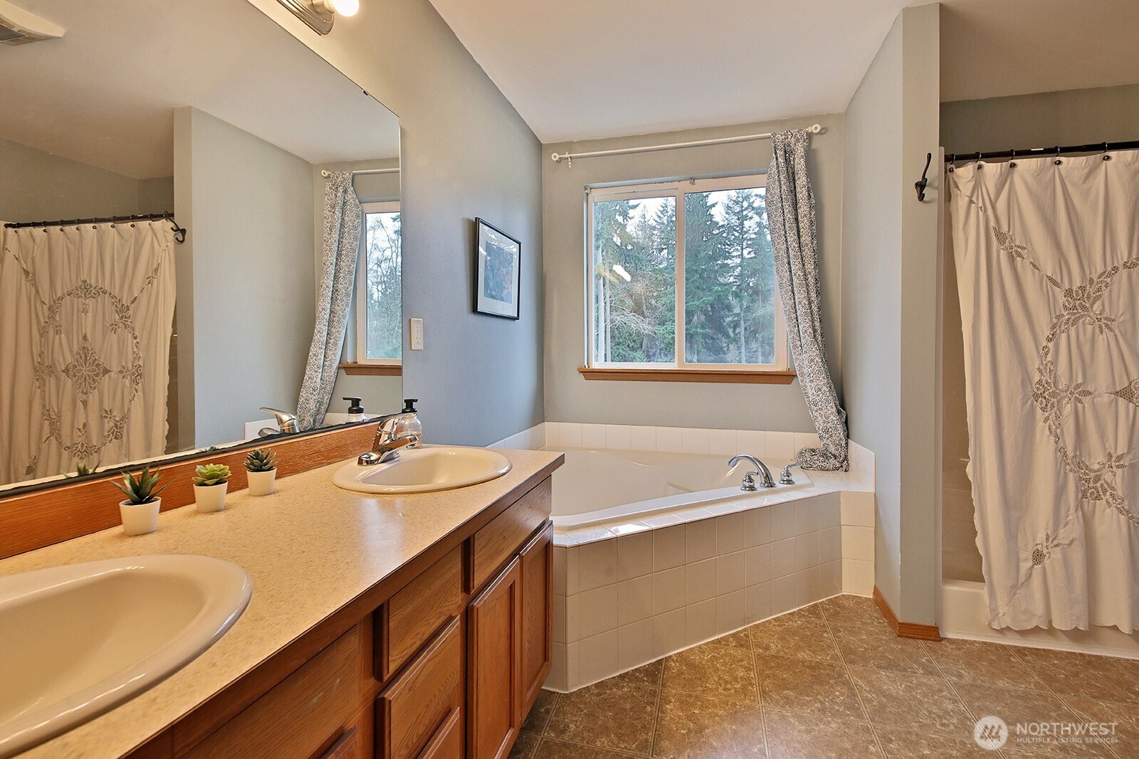 5180 Camelot Court , Langley, WA 98260