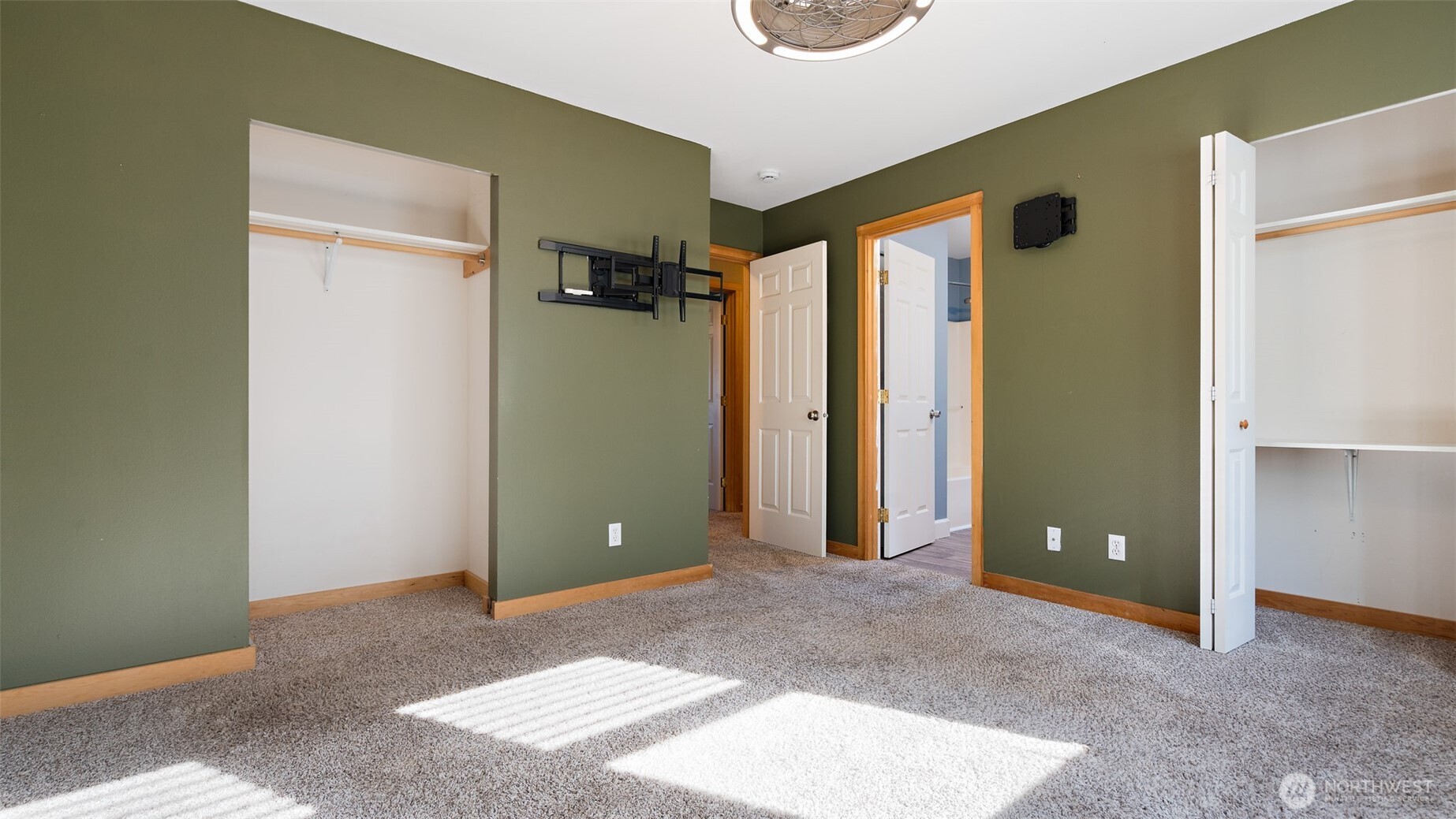 6726 NE Columbia Street , Suquamish, WA 98392