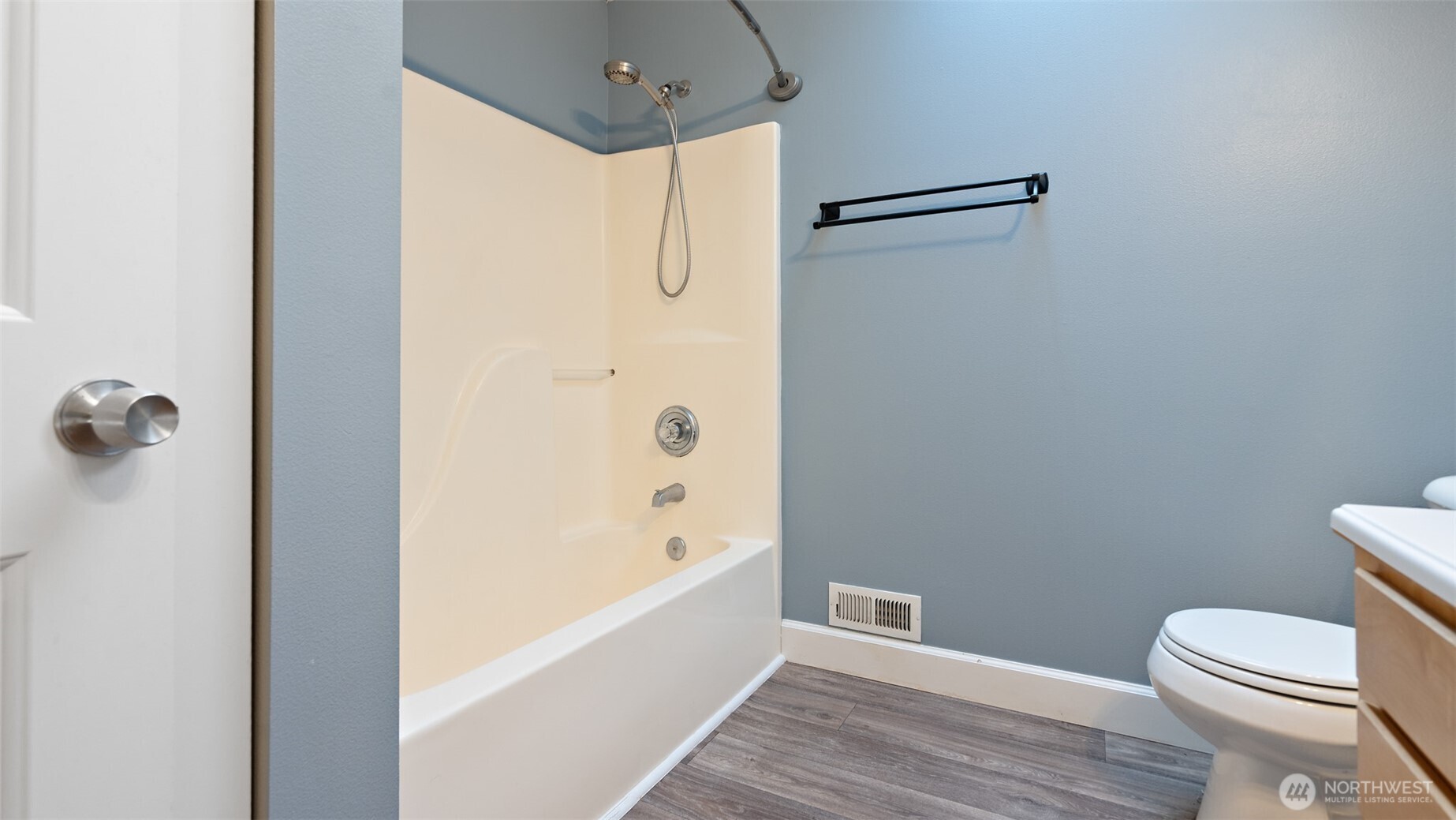 6726 NE Columbia Street , Suquamish, WA 98392