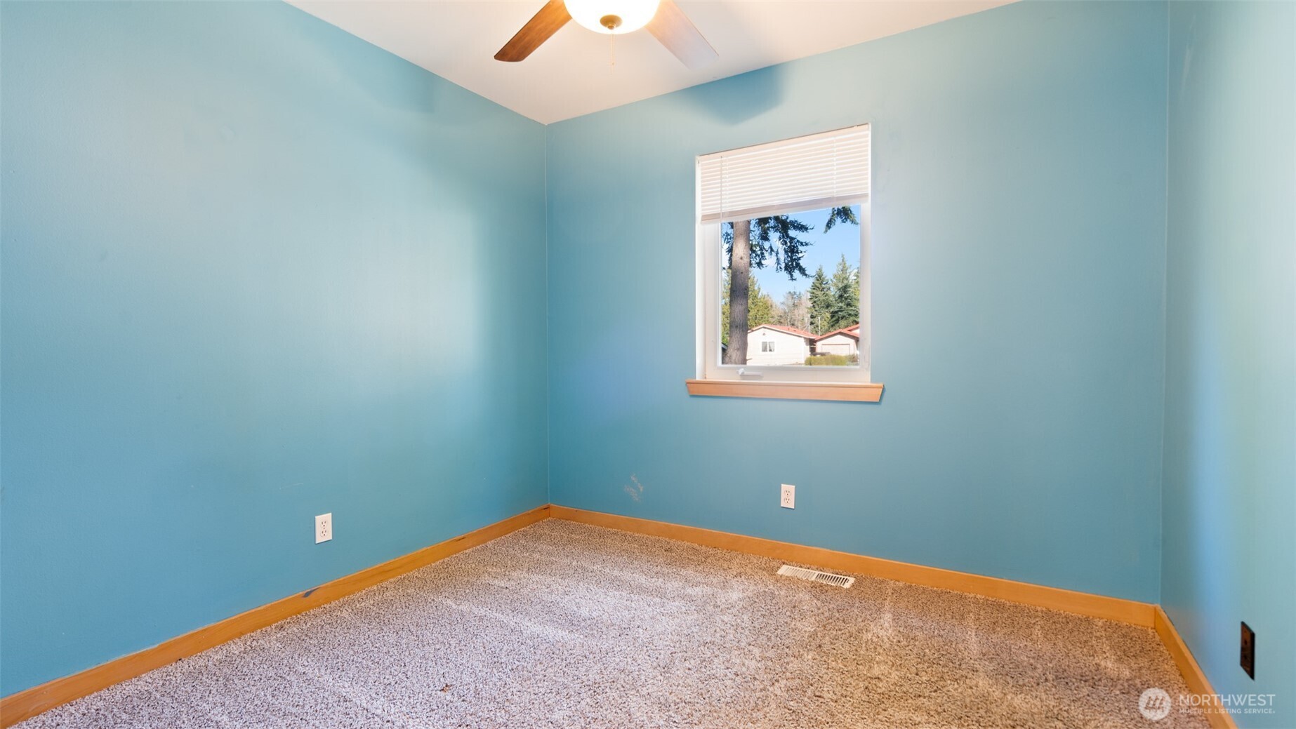 6726 NE Columbia Street , Suquamish, WA 98392