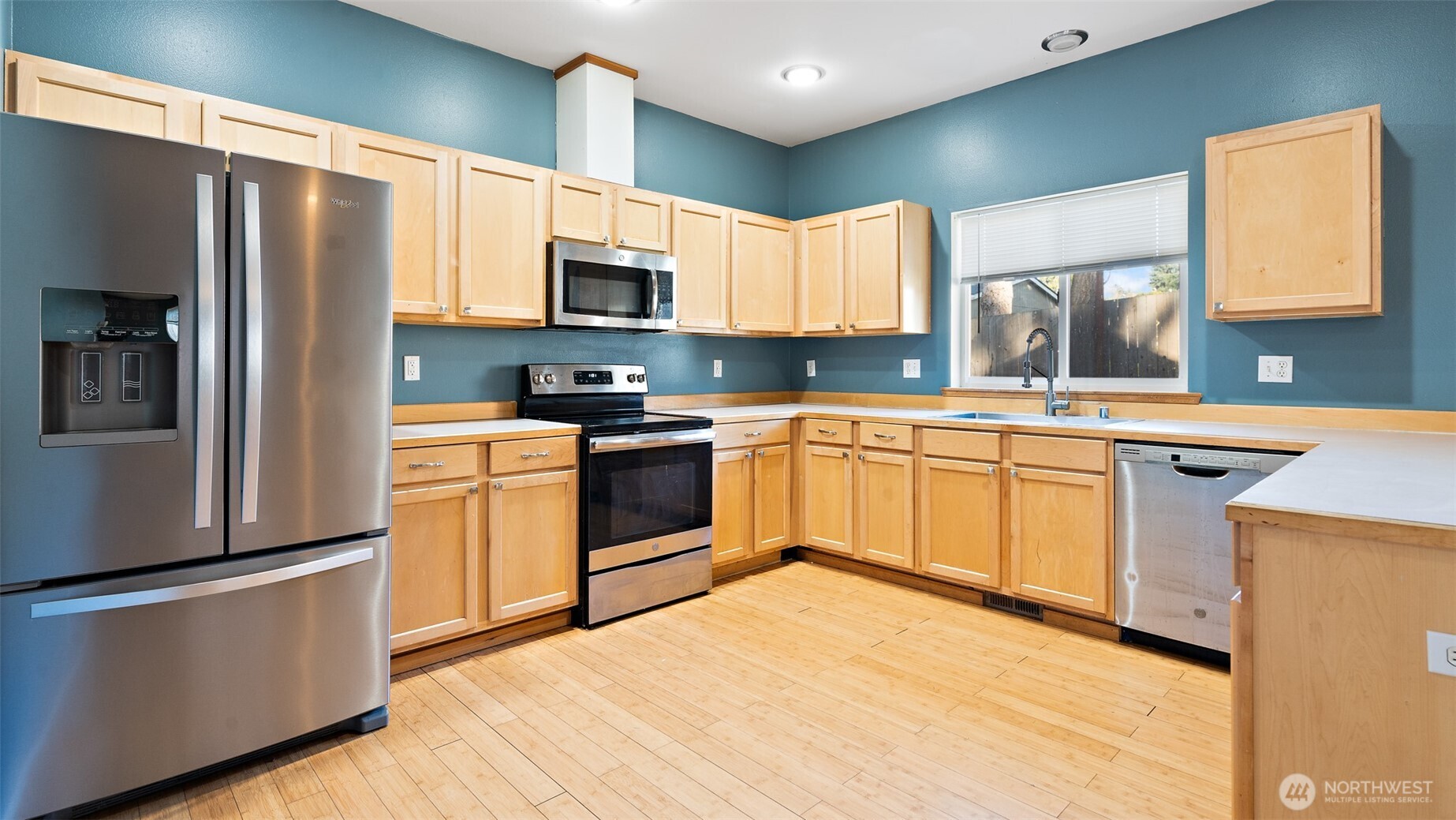 6726 NE Columbia Street , Suquamish, WA 98392