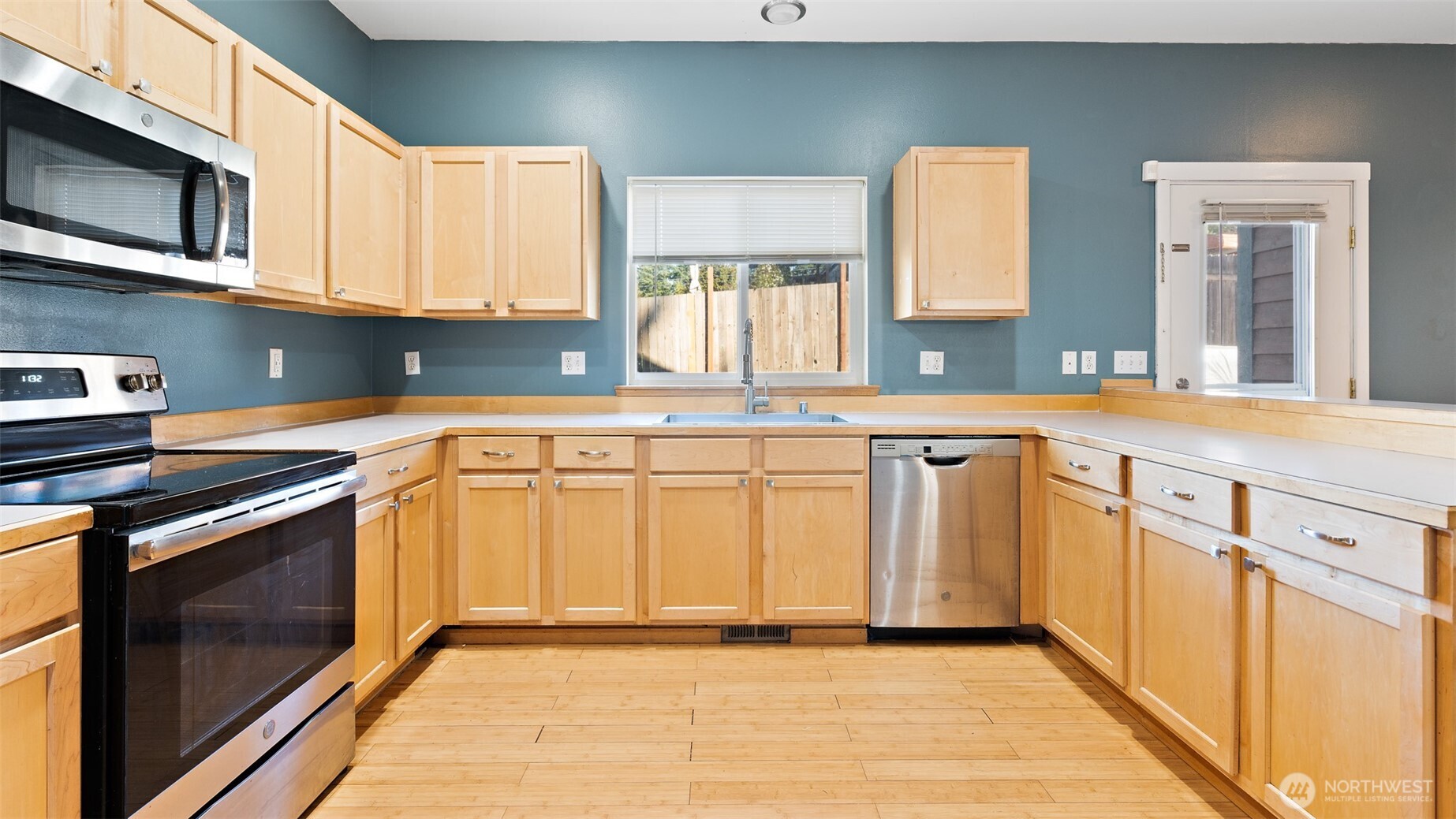 6726 NE Columbia Street , Suquamish, WA 98392