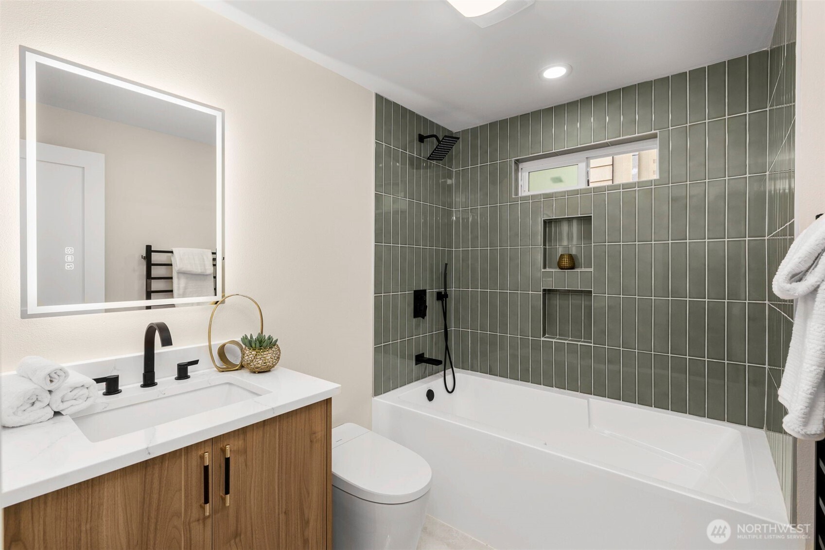 922 NE 117th Street , Seattle, WA 98125