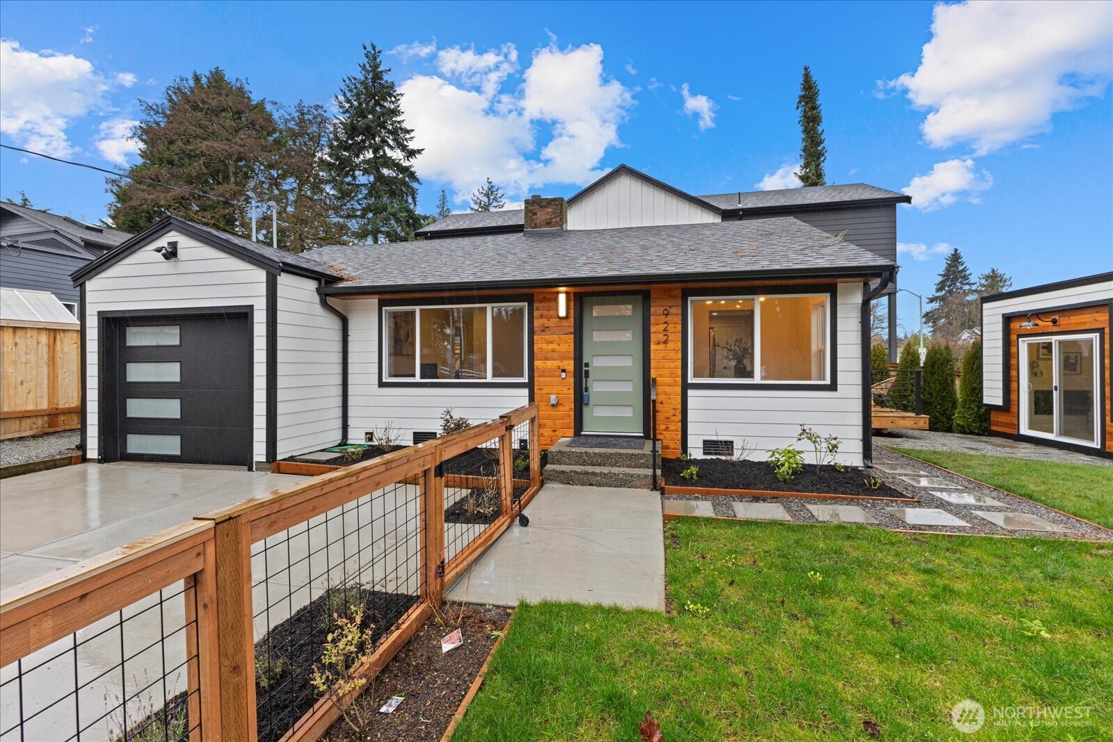 922 NE 117th Street , Seattle, WA 98125