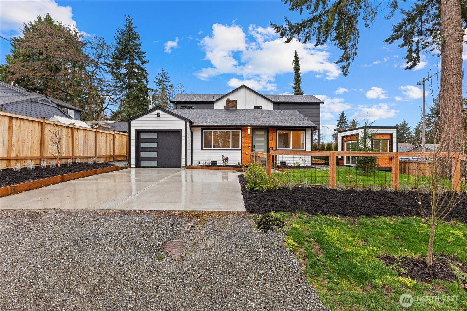 922 NE 117th Street , Seattle, WA 98125