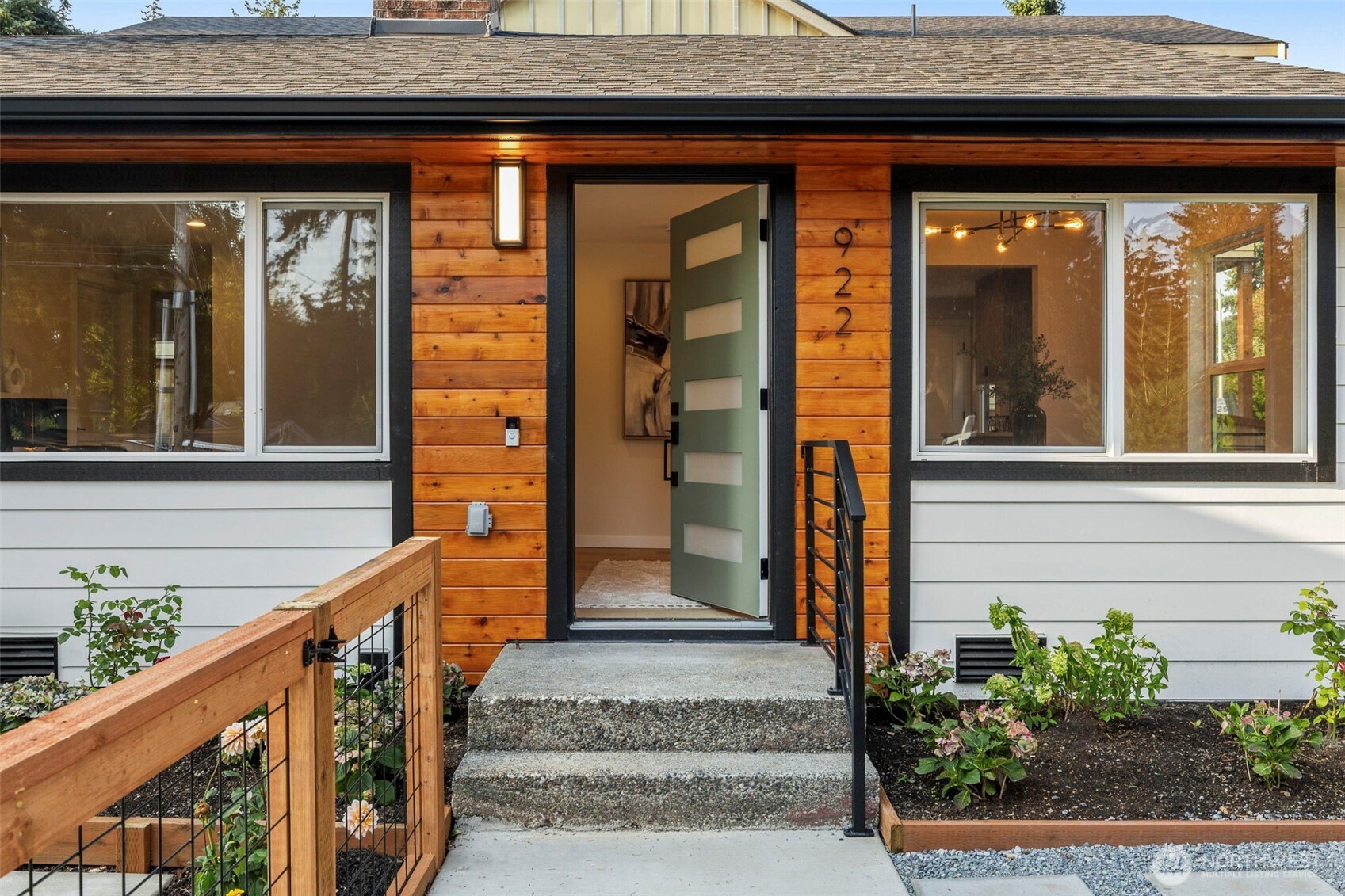 922 NE 117th Street , Seattle, WA 98125