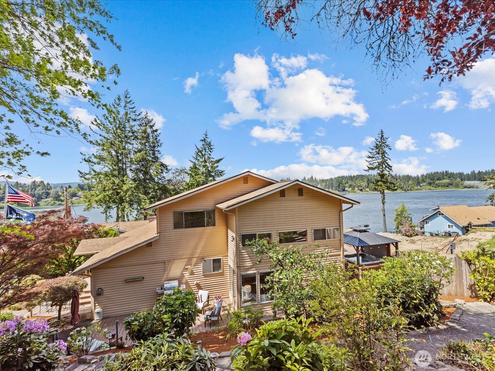2540 E Phinney Bay Place , Bremerton, WA 98312