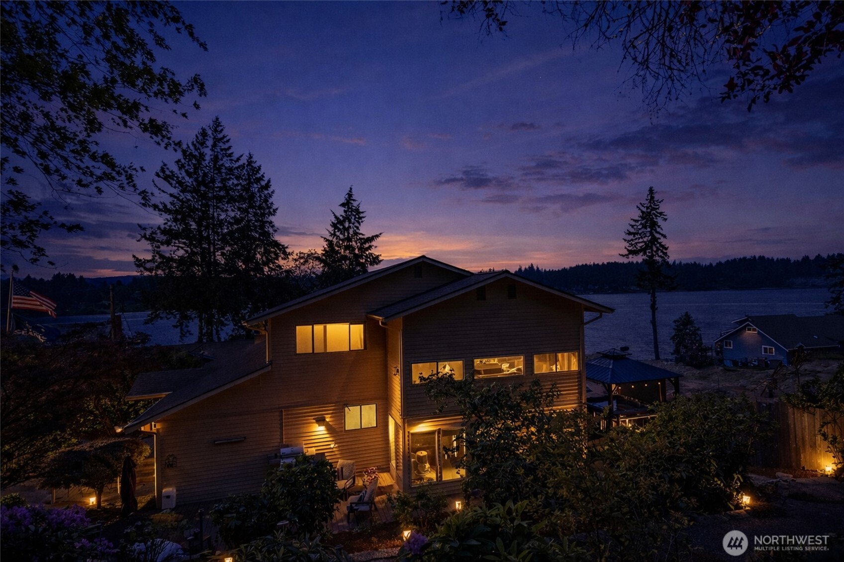 2540 E Phinney Bay Place , Bremerton, WA 98312