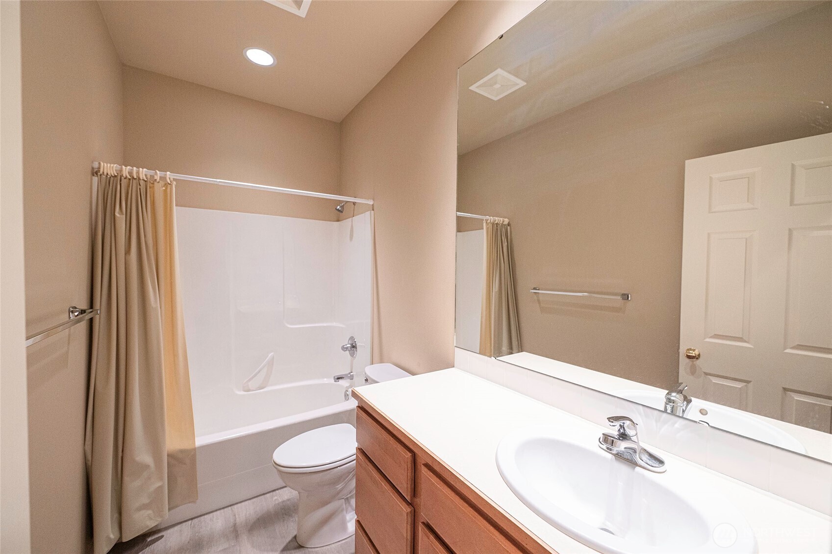 755 SE Heron Drive , College Place, WA 99324