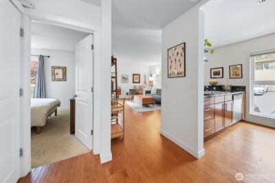 900 Summit Avenue E #303, Seattle, WA 98102 - Photo 2