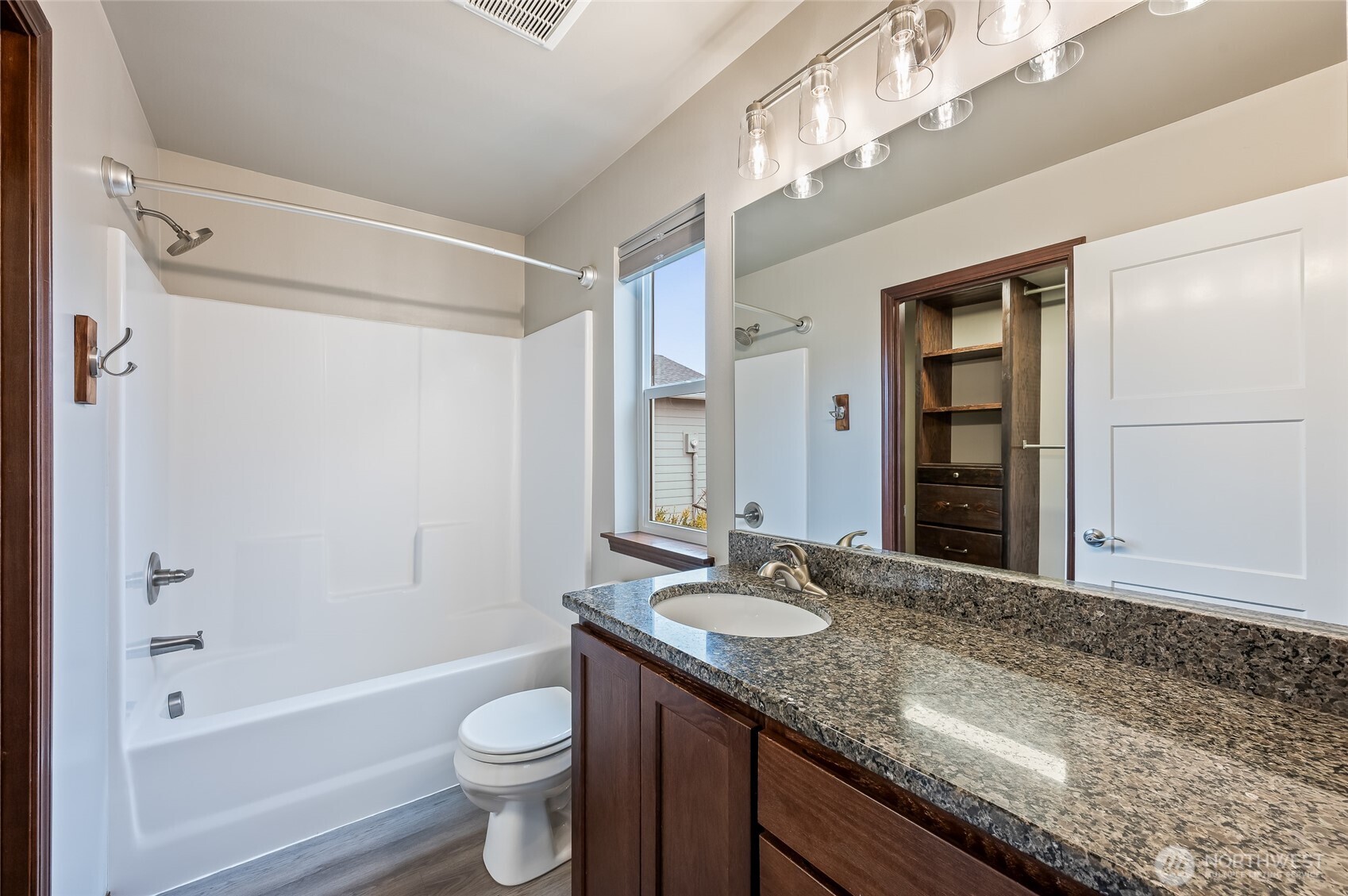 438 S Kansas Loop , East Wenatchee, WA 98802