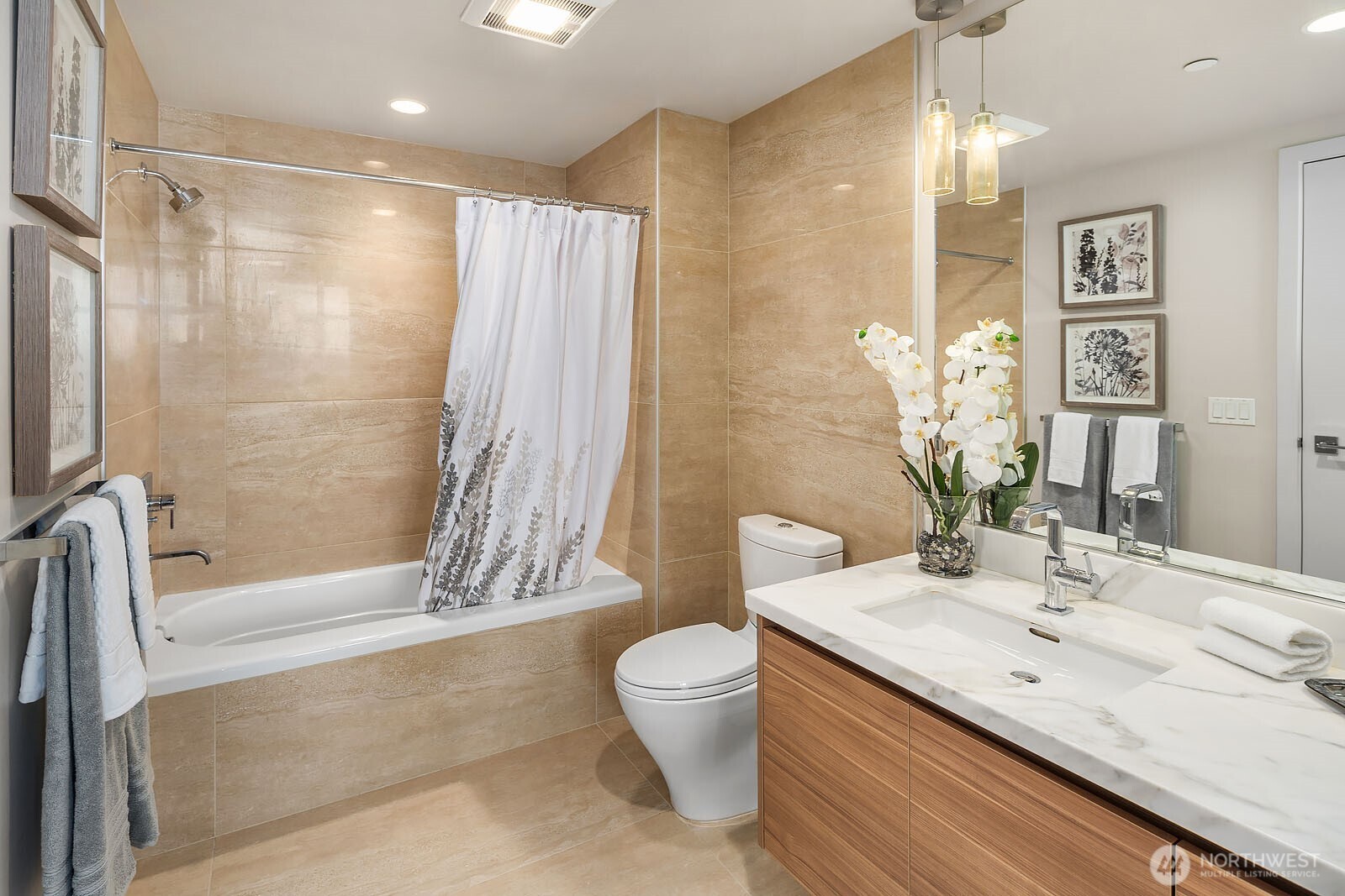 583 Battery Street #2205N, Seattle, WA 98121