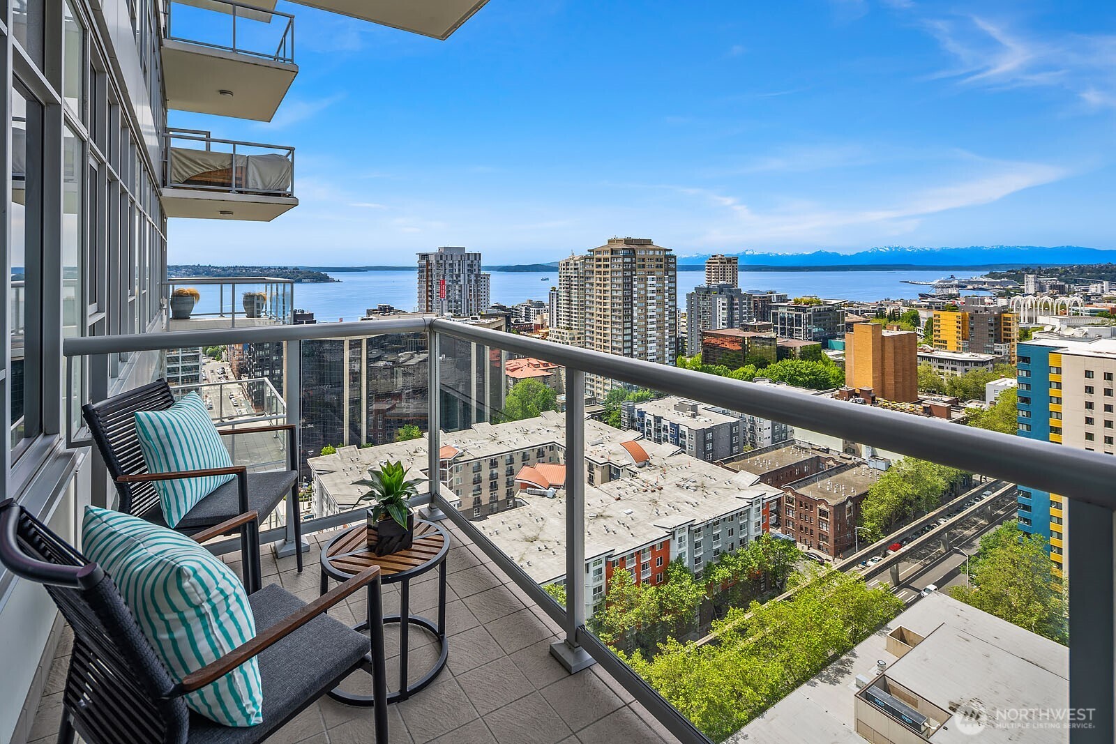 583 Battery Street #2205N, Seattle, WA 98121