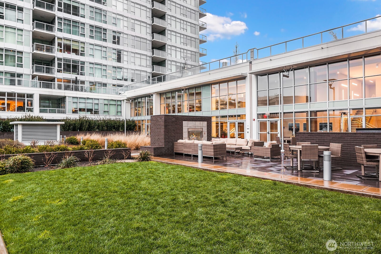 583 Battery Street #2205N, Seattle, WA 98121