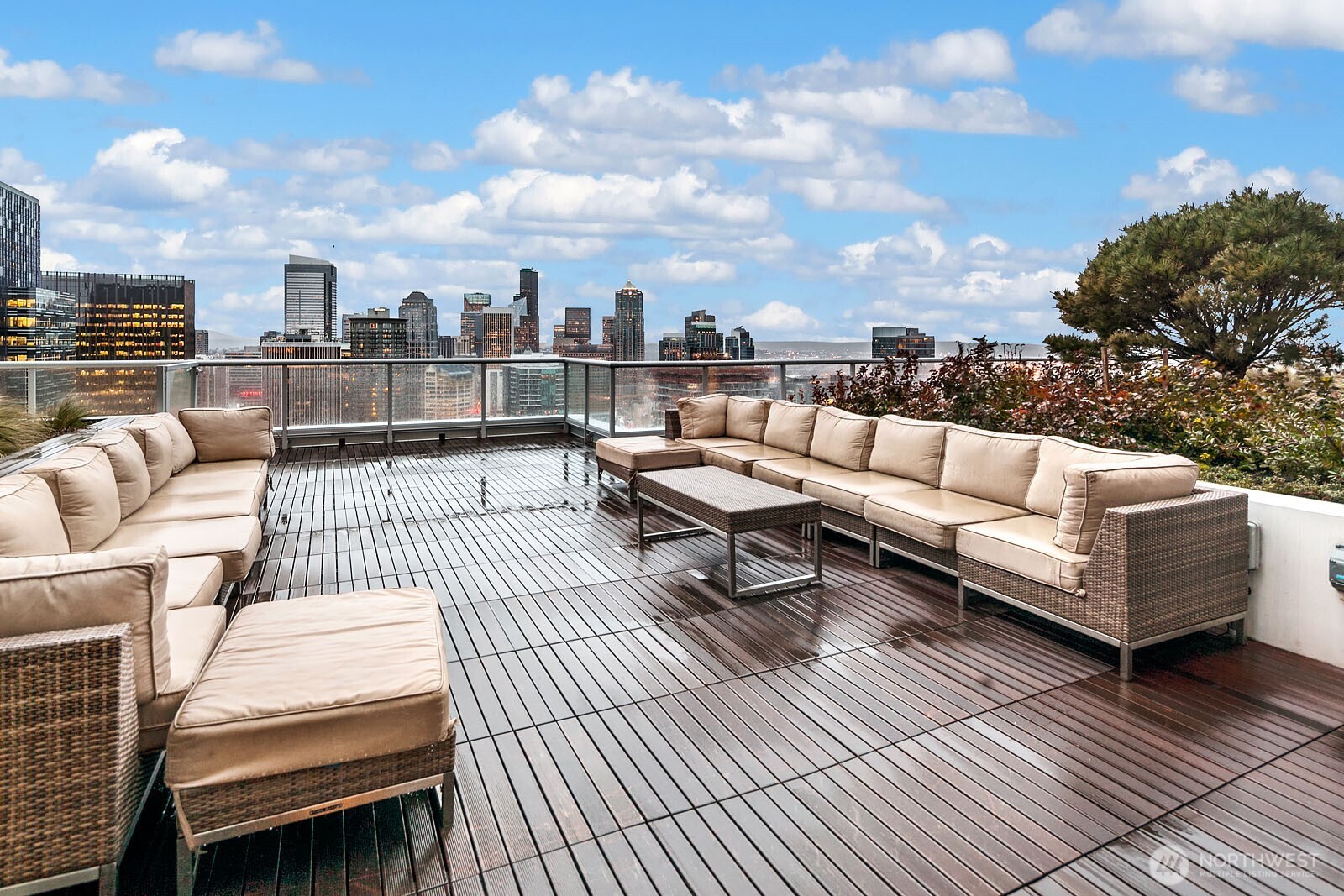 583 Battery Street #2205N, Seattle, WA 98121