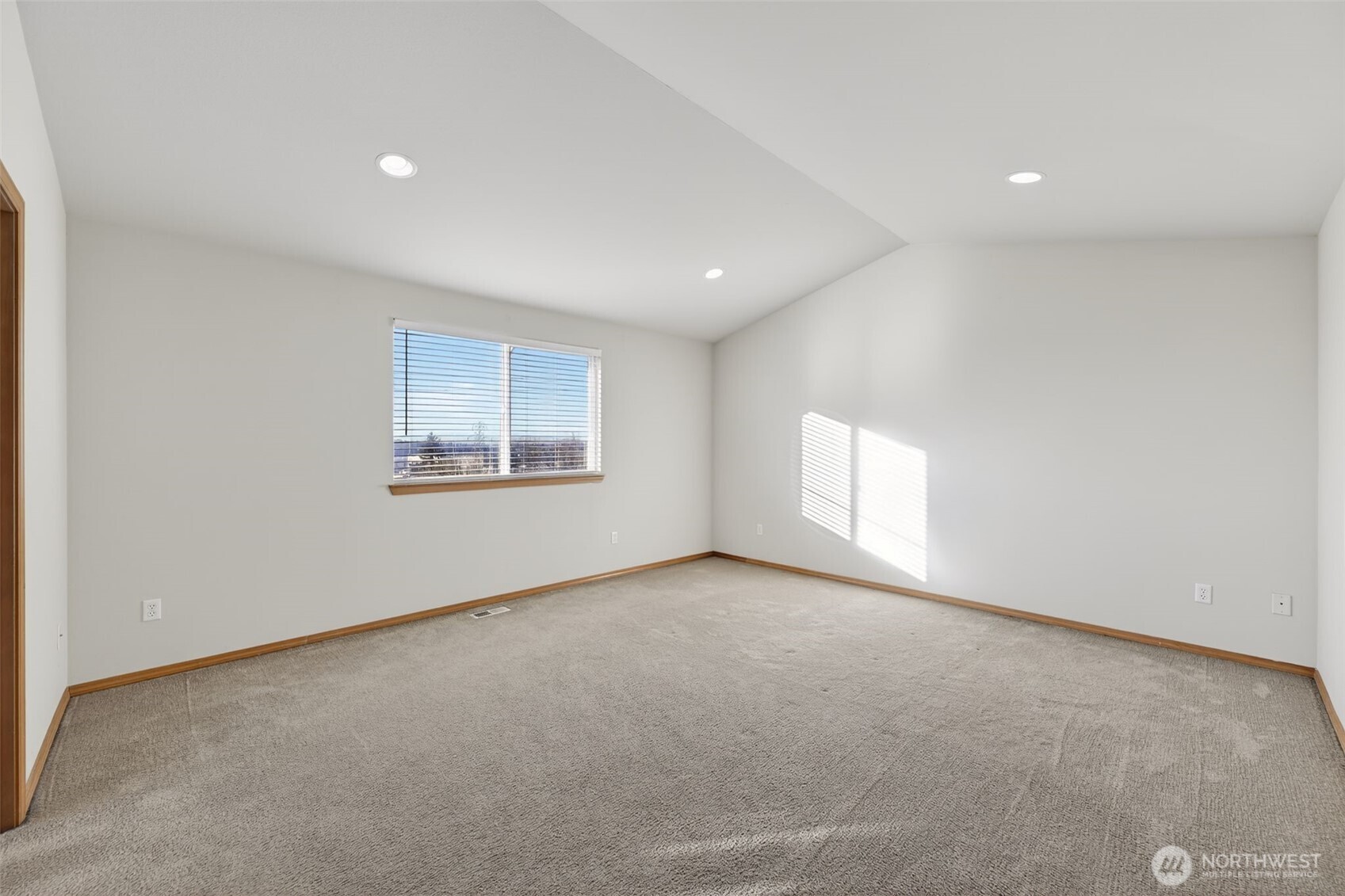 2103 NE 6th Cir , Renton, WA 98056