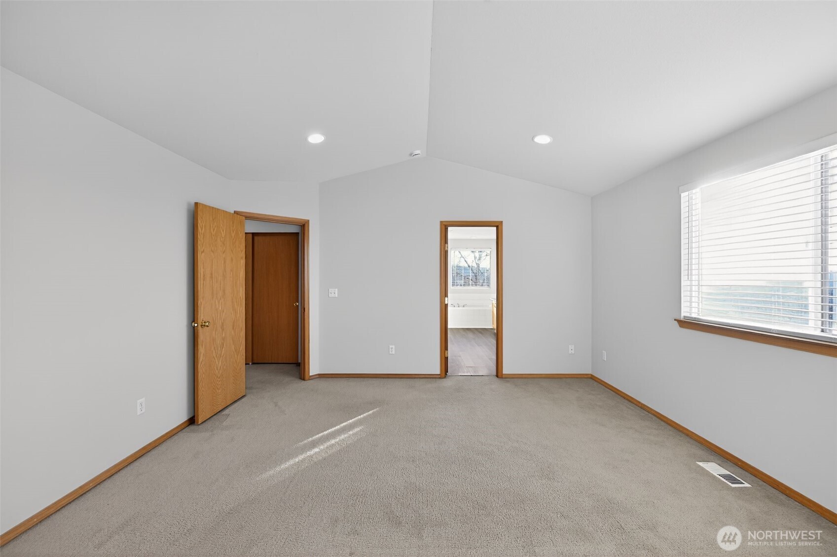 2103 NE 6th Cir , Renton, WA 98056